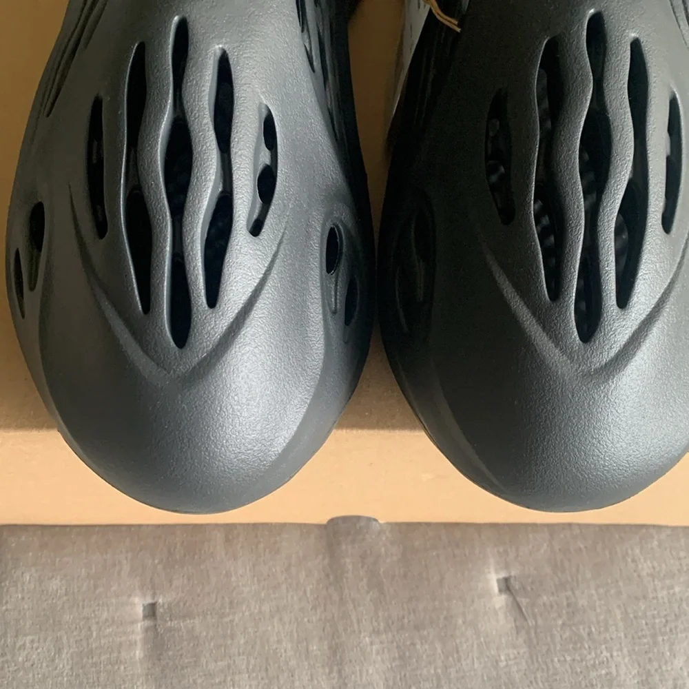 Yeezy Foam RNR - Picture 7 of 10